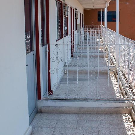 Oyo Hotel Rubi Zihuatanejo Exterior foto