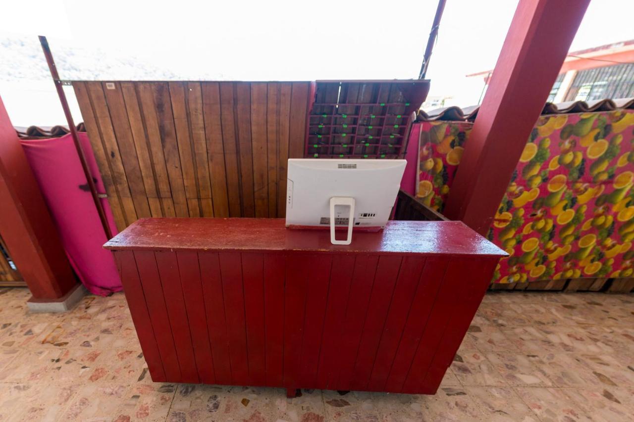 Oyo Hotel Rubi Zihuatanejo Exterior foto
