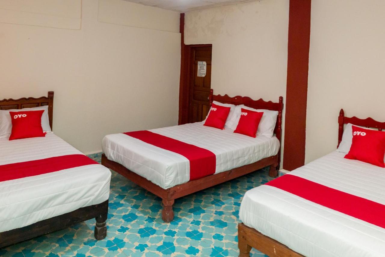 Oyo Hotel Rubi Zihuatanejo Exterior foto