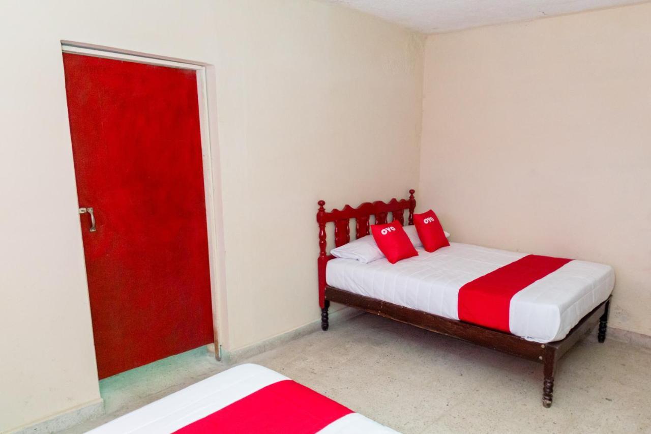 Oyo Hotel Rubi Zihuatanejo Exterior foto