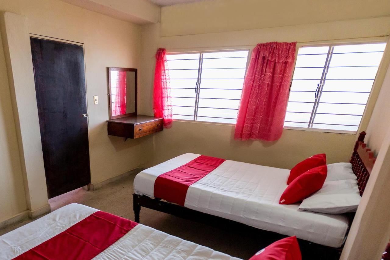 Oyo Hotel Rubi Zihuatanejo Exterior foto